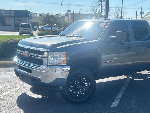 Used 2011 Chevrolet Silverado 2500 LT w/ Convenience Package image 3
