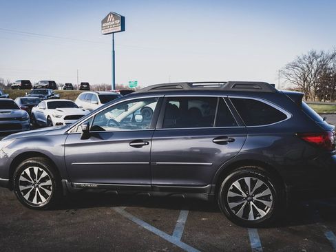 Used 2017 Subaru Outback 3.6R Limited image 27