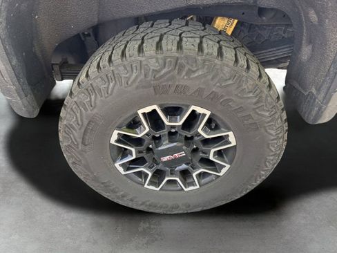 Used 2025 GMC Sierra 2500 AT4X AWD/4WD image 21