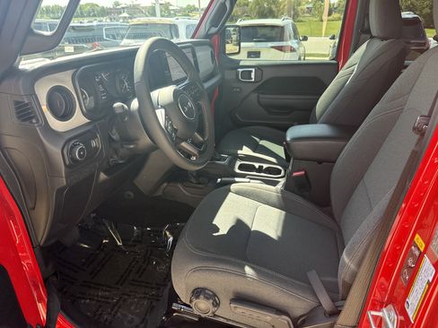 Used 2024 Jeep Wrangler Willys image 13
