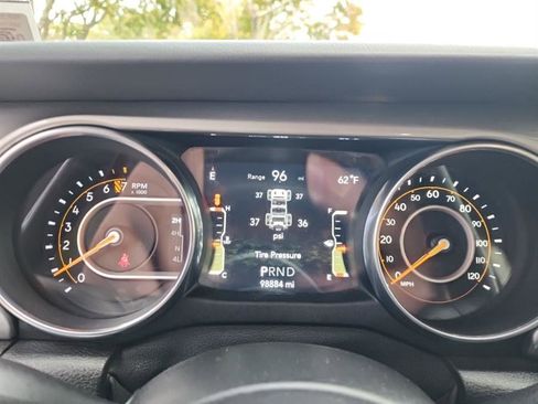 Used 2019 Jeep Wrangler Unlimited Sahara AWD/4WD image 28