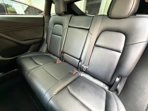 Used 2021 Tesla Model Y Long Range AWD/4WD image 17
