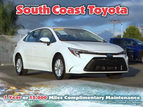 Used 2025 Toyota Corolla LE image 1