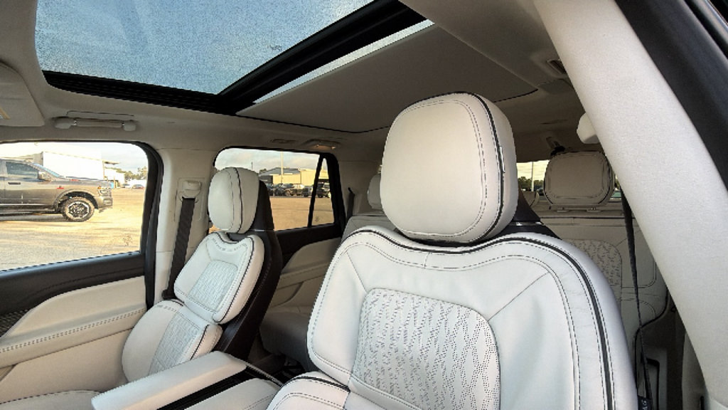 Used 2022 Lincoln Navigator Black Label AWD/4WD image 17