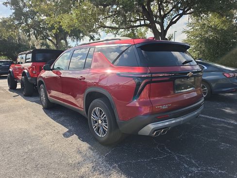 Used 2024 Chevrolet Traverse LT w/ Enhanced Driving Package FWD image 5