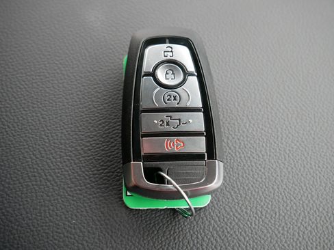 New 2026 Ford F350 Lariat w/ FX4 Off-Road Package image 63