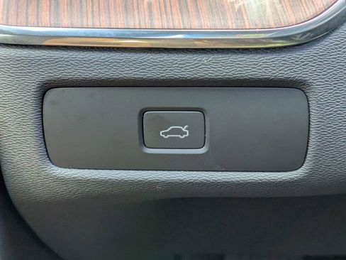 Certified 2023 Volvo XC60 B5 Ultimate w/ Climate Package AWD/4WD image 34