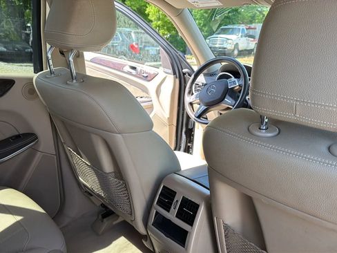 Used 2014 Mercedes-Benz GL 450 4MATIC image 24