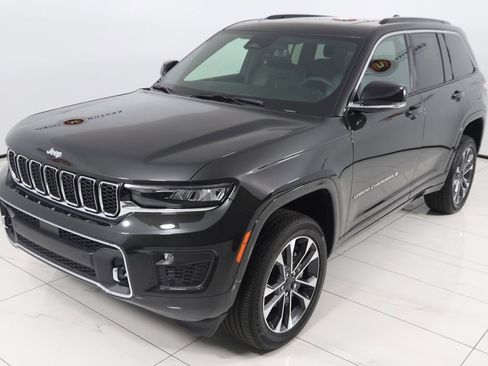 Used 2024 Jeep Grand Cherokee Overland w/ Luxury Tech Group IV image 22