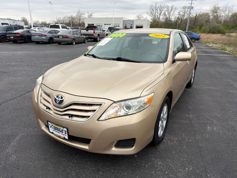 Used 2011 Toyota Camry LE w/ LE Extra-Value Pkg image 2