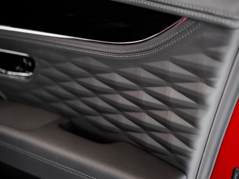 Used 2022 Bentley Flying Spur V8 image 34