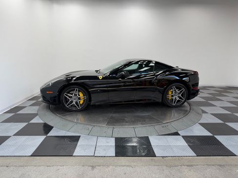 Used 2016 Ferrari California T RWD image 30