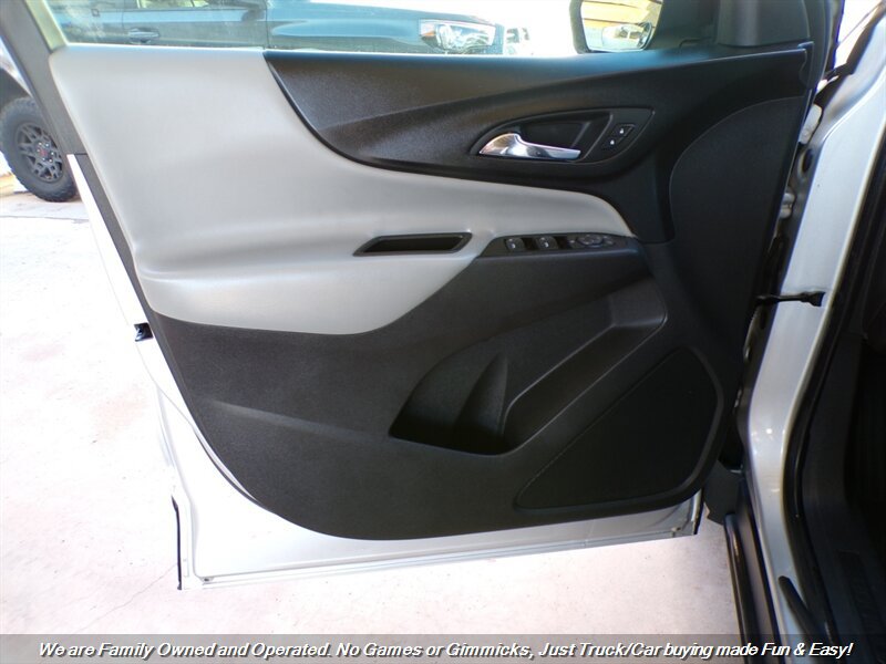 Used 2018 Chevrolet Equinox LS FWD image 11