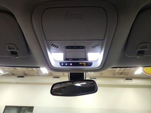 Used 2018 Buick Enclave Essence image 17