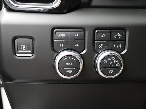 Used 2022 GMC Sierra 1500 Denali Ultimate AWD/4WD image 11
