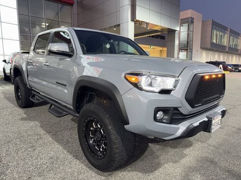 Used 2019 Toyota Tacoma TRD Off-Road image 2
