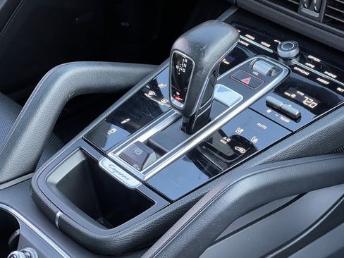 Certified 2021 Porsche Cayenne Coupe image 33