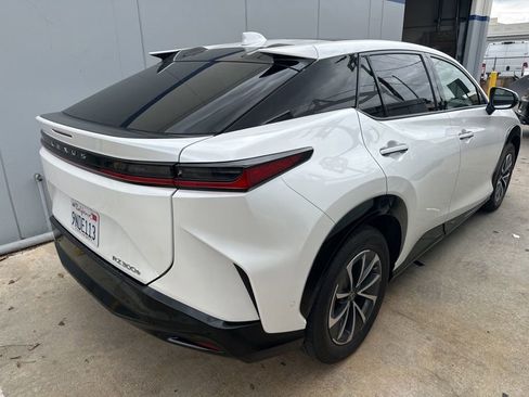 Used 2024 Lexus RZ 300e Premium w/ Technology Package image 5