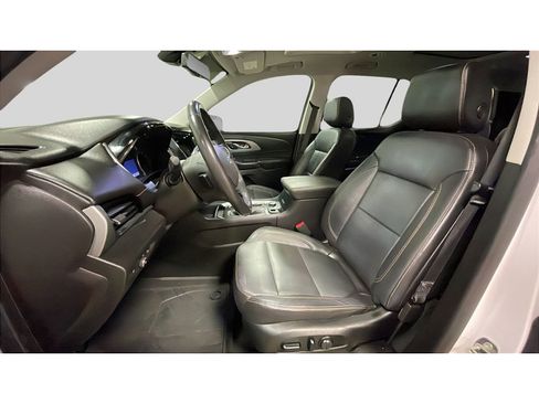Used 2021 Chevrolet Traverse RS image 11