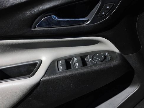 Used 2021 Chevrolet Equinox LS FWD image 15