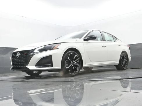 Used 2025 Nissan Altima 2.5 SR AWD/4WD image 26