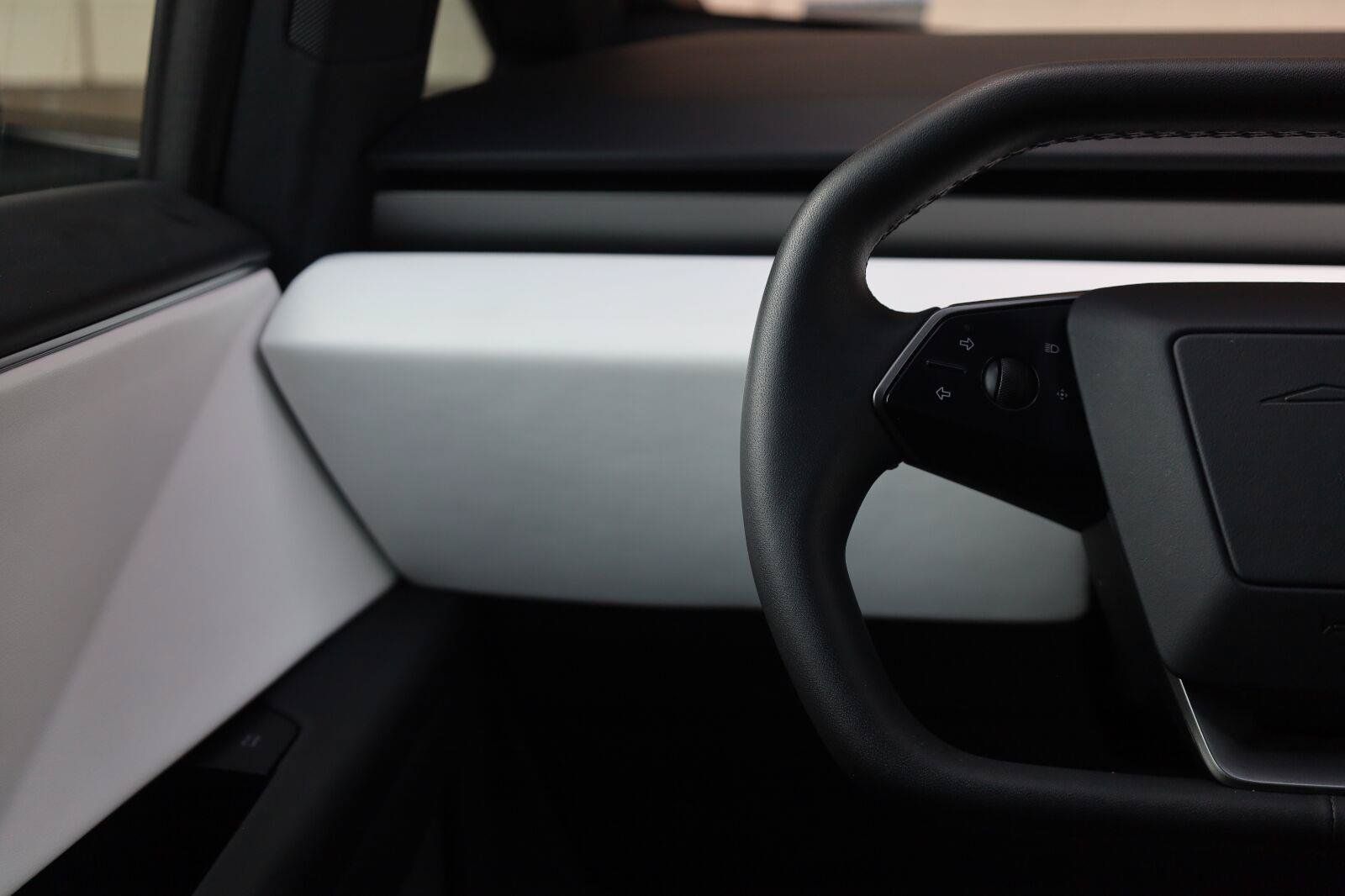 Used 2024 Tesla Cybertruck AWD Crew Cab image 34