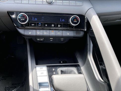 Used 2025 Hyundai Elantra SEL FWD image 16