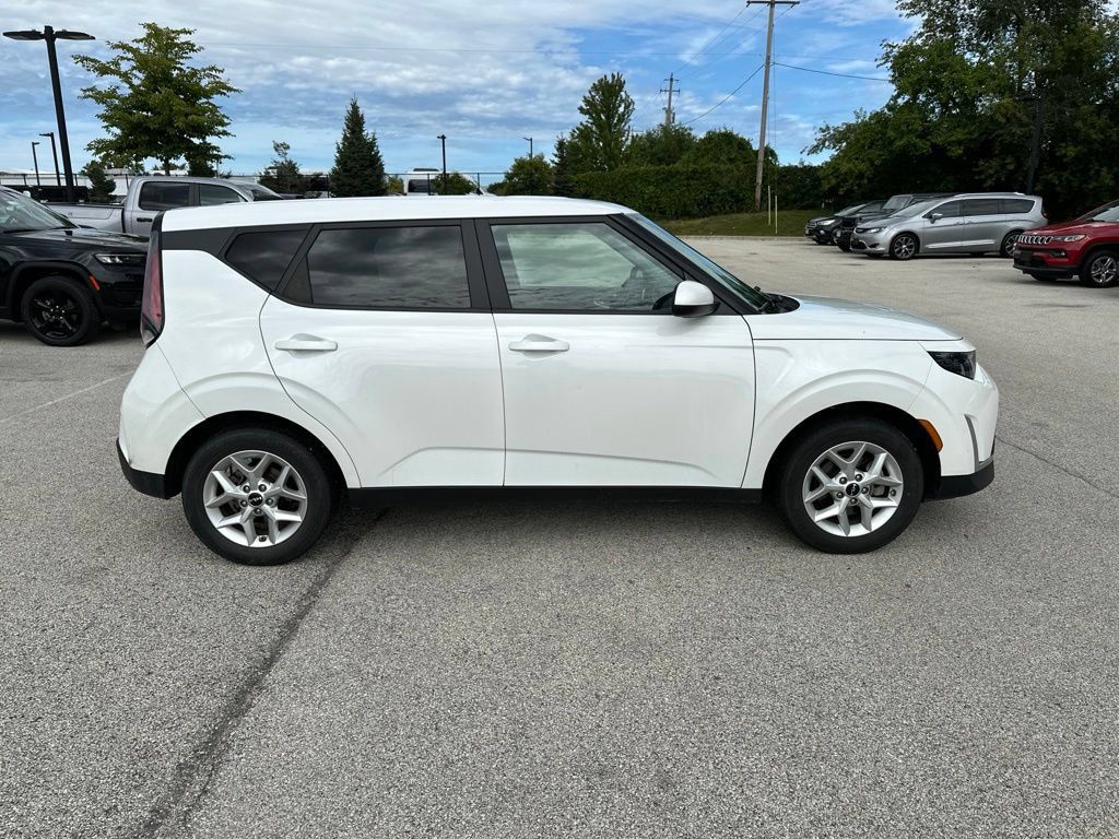 Used 2024 Kia Soul LX w/ Option Group 015 FWD image 6