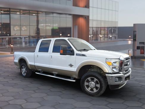 Used 2011 Ford F250 Lariat w/ Lariat Interior Pkg image 10