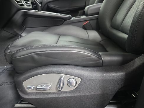 Certified 2026 Porsche Macan AWD/4WD image 23