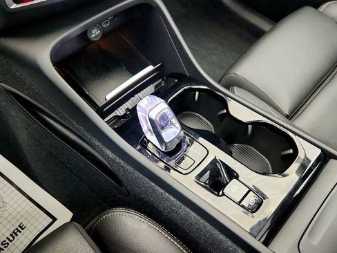 Used 2024 Volvo XC40 B5 Plus w/ Climate Package image 17