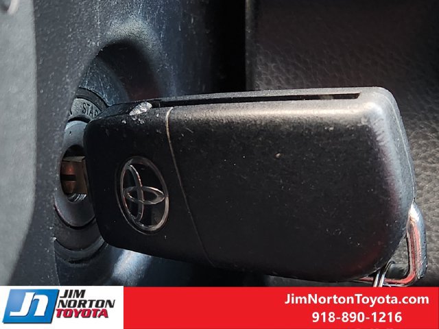 Used 2018 Toyota Camry SE w/ Moonroof Package FWD image 22