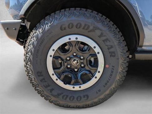 New 2025 Ford Bronco Badlands image 10
