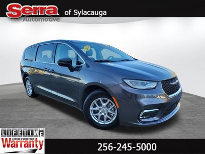 Used 2023 Chrysler Pacifica Touring-L