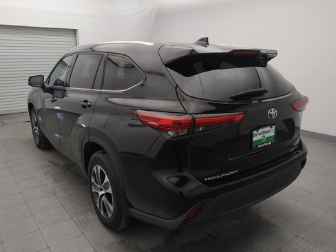 Used 2021 Toyota Highlander XLE image 5