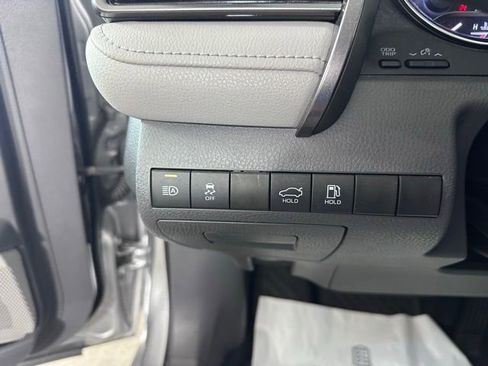 Used 2020 Toyota Camry XLE w/ Navigation Package FWD image 22