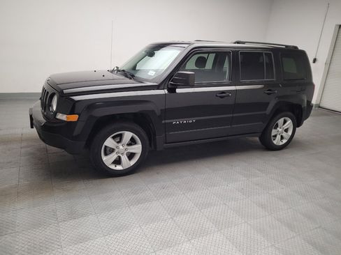Used 2017 Jeep Patriot Latitude FWD image 2