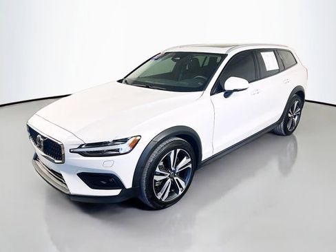 Used 2023 Volvo V60 B5 Cross Country Plus AWD/4WD image 4