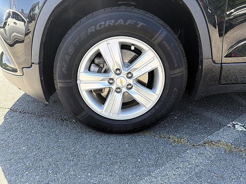 Used 2020 Chevrolet Trax LS w/ Tint and Cruise Package FWD image 9