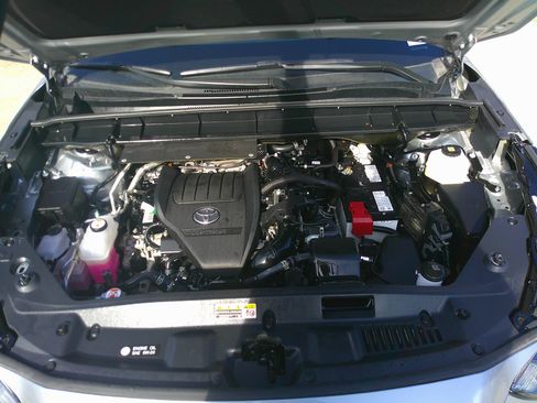 Used 2024 Toyota Highlander XLE image 40