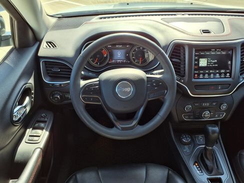 Used 2022 Jeep Cherokee Trailhawk w/ Premium Leather Package image 17