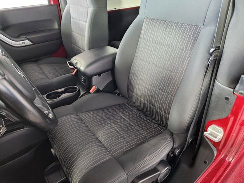 Used 2012 Jeep Wrangler Rubicon w/ PWR Convenience Group image 13