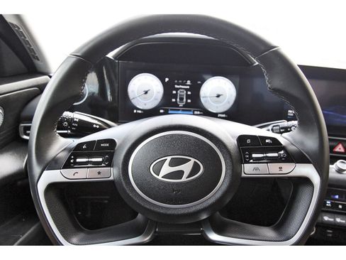 Used 2025 Hyundai Elantra Limited FWD image 15