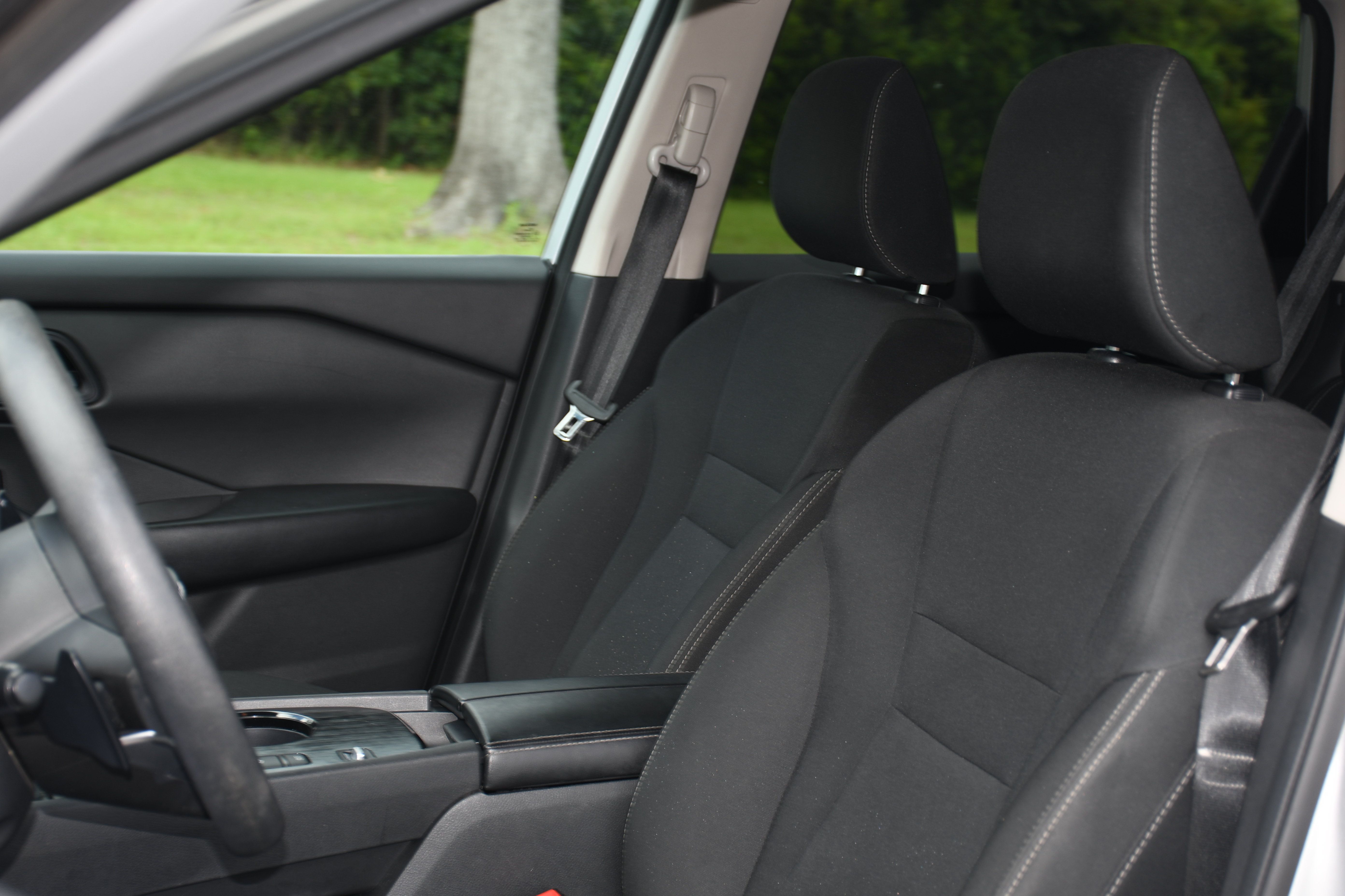 Used 2024 Nissan Rogue S FWD image 11
