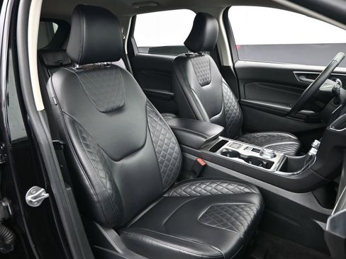 Used 2024 Ford Edge Titanium image 29