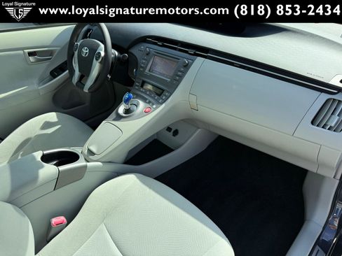 Used 2013 Toyota Prius Three w/ Solar Roof Pkg FWD image 31