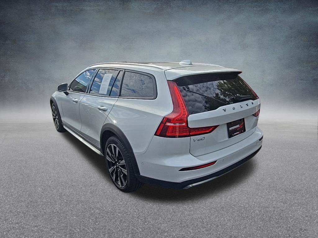 Used 2025 Volvo V60 B5 Cross Country Ultra w/ Climate Package AWD/4WD image 5