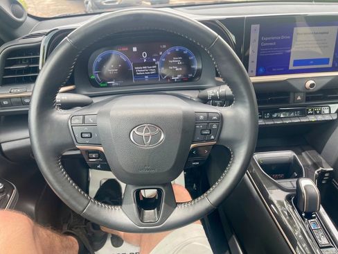 Used 2024 Toyota Crown image 12