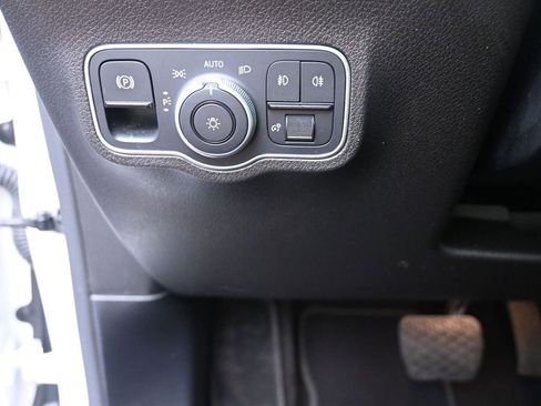 Used 2020 Mercedes-Benz GLB 250 GLB 250 w/ Premium Package image 16