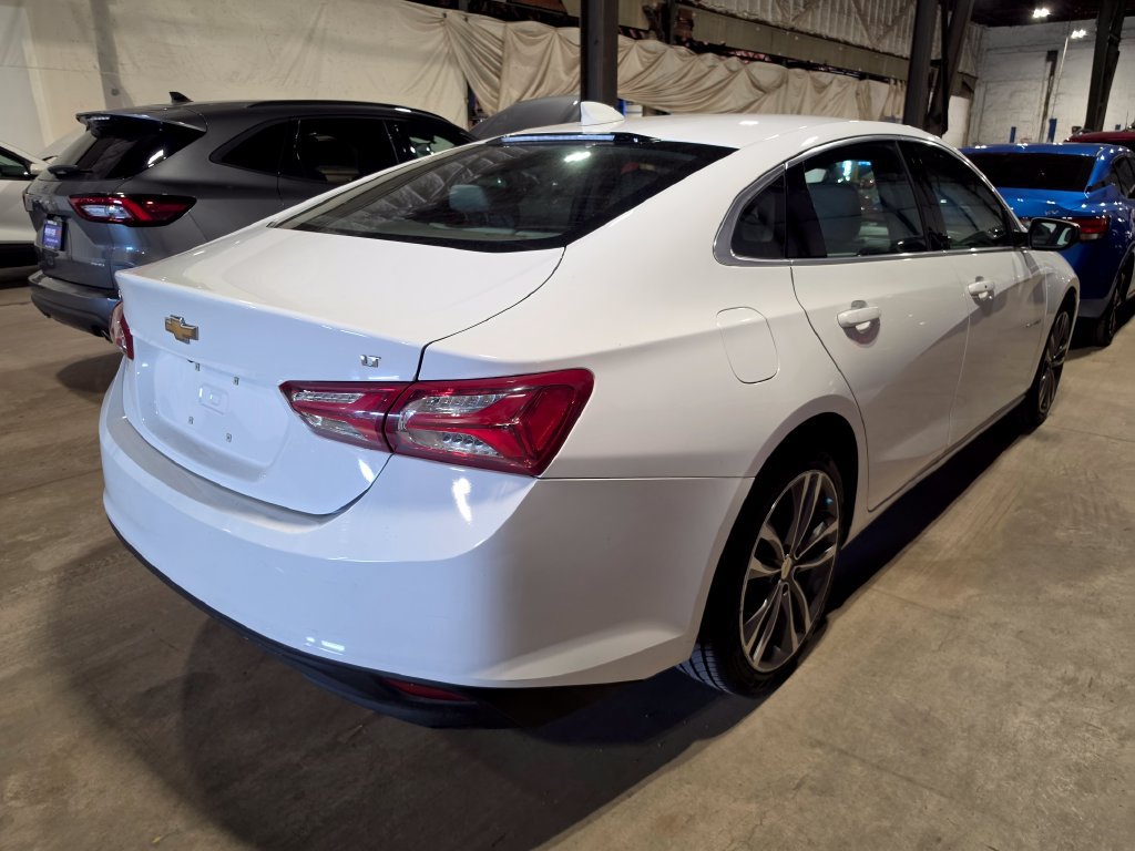 Used 2022 Chevrolet Malibu LT FWD image 2